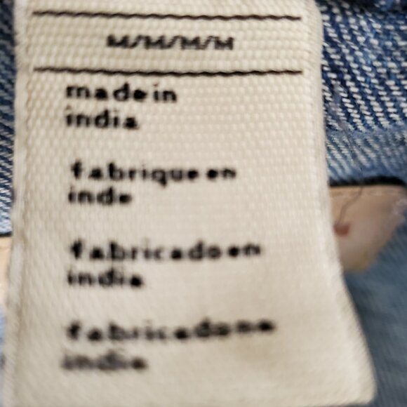 Women’s Levi Jeans Denim Trucker Jacket Sz M with Cat Patch on Back EXCELLENT! - Picture 9 of 10